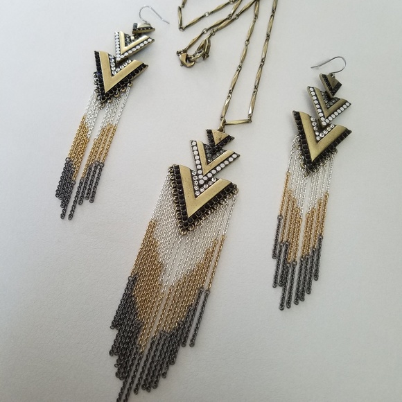 Kensie Jewelry - SOLD - Faux Gold Arrow Fringe Necklace & Earrings